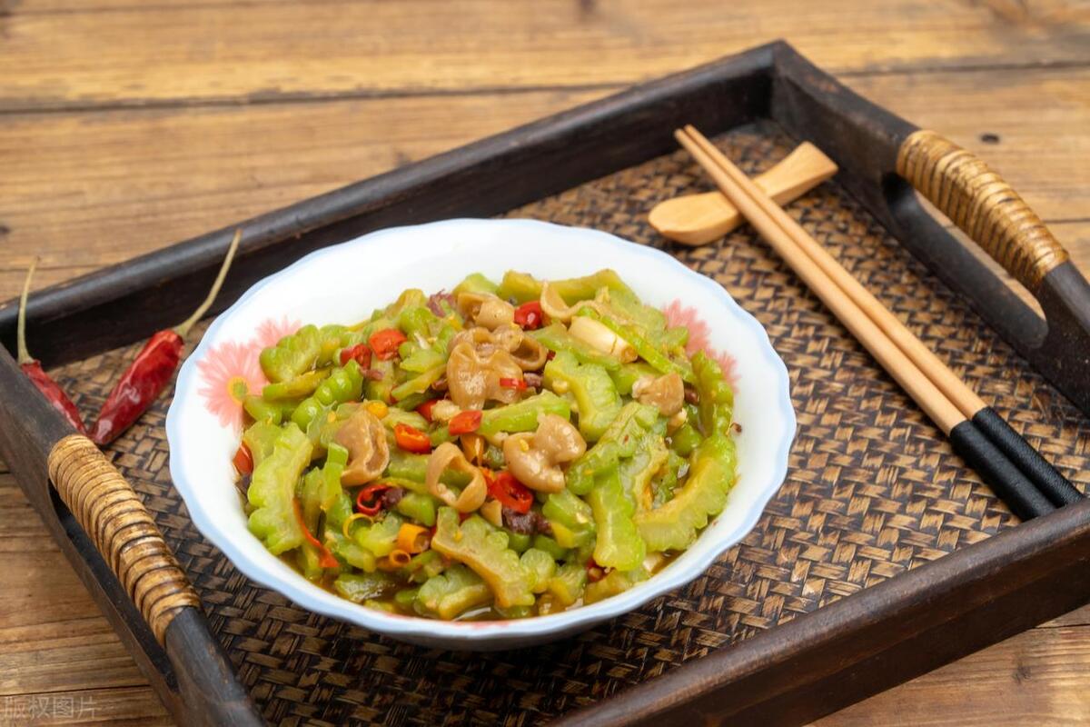 Món 3: Gỏi Mướp Đắng